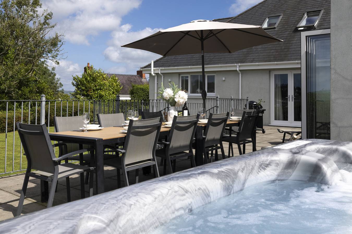 The Hawthorns - Luxury Cottage, Hot Tub, Sea Views in Saundersfoot, Pembrokeshire