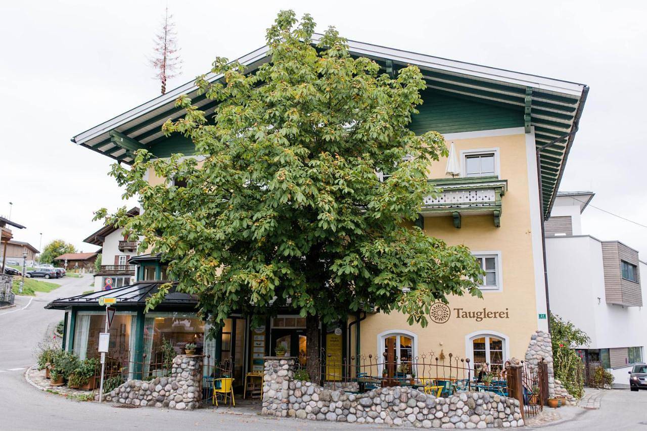 Ganze Wohnung, Two-Bedroom Apartment with Mountain View in St. Koloman, Tennengau