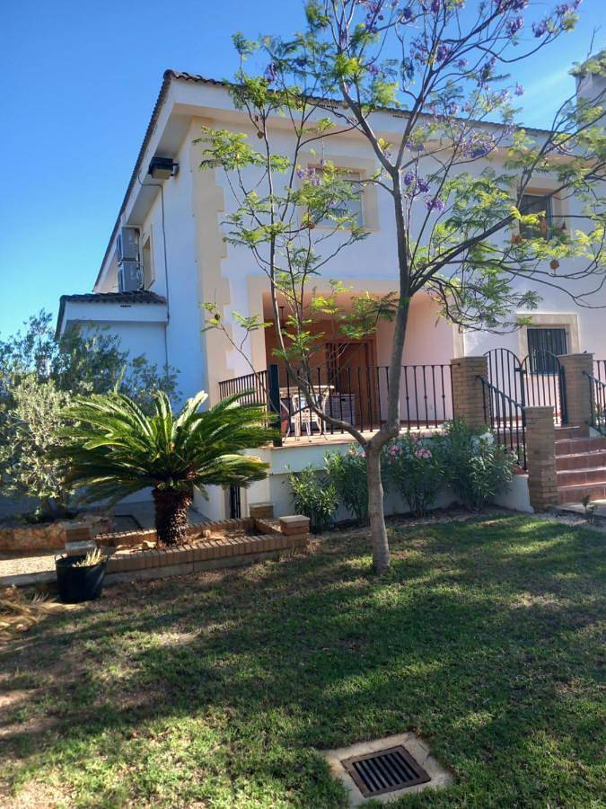 Chalet para 16 personas, con jardín además de piscina y vistas en Ribera Alta (Valencia)