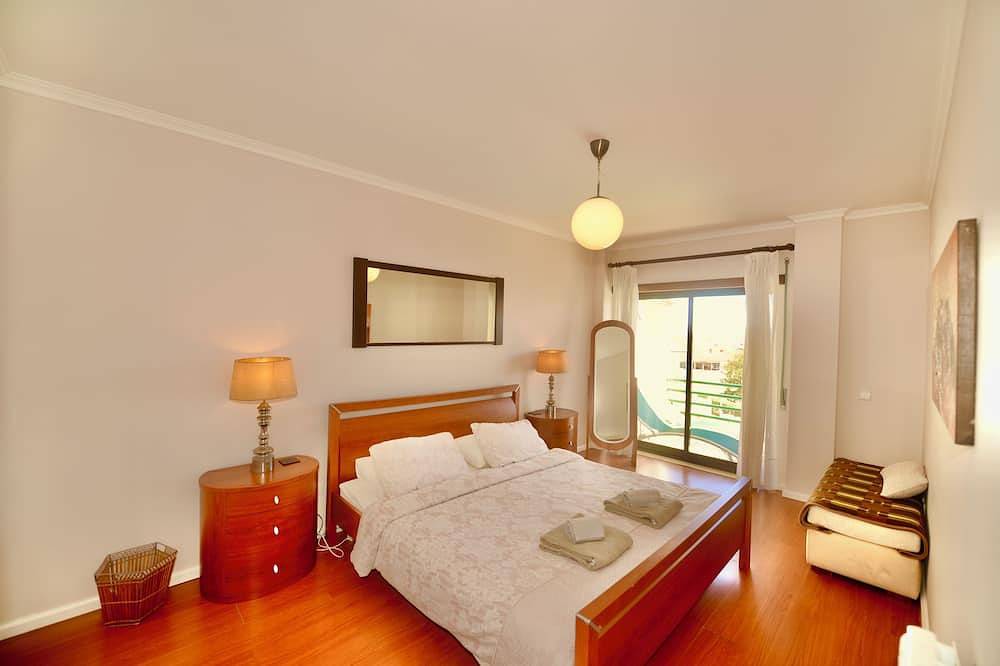 Apartamento inteiro, Bay - Apartamento com vista mar, a 65m da praia com Wi-Fi, piscina e garagem in Praia de São Martinho do Porto, São Martinho do Porto