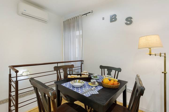 Entire apartment, Apartment 'Beco Do Sapato' with Wi-Fi and Air Conditioning in São Vicente de Fora, São Vicente (Lisbon)