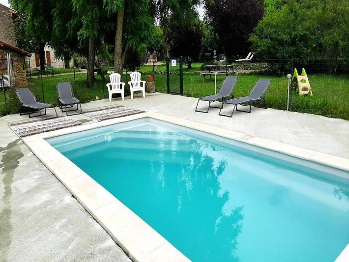 Location de vacances pour 8 personnes, avec piscine ainsi que jardin et terrasse, animaux acceptés à Saint-Jean-de-Sauves - 2