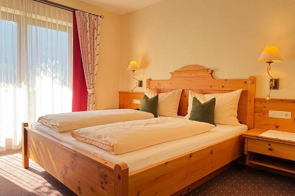 Doppelzimmer \"Zirbenholz\" 4-6 Nächte - Hotel Neuwirt in Brandenberg, Kaisergebirge
