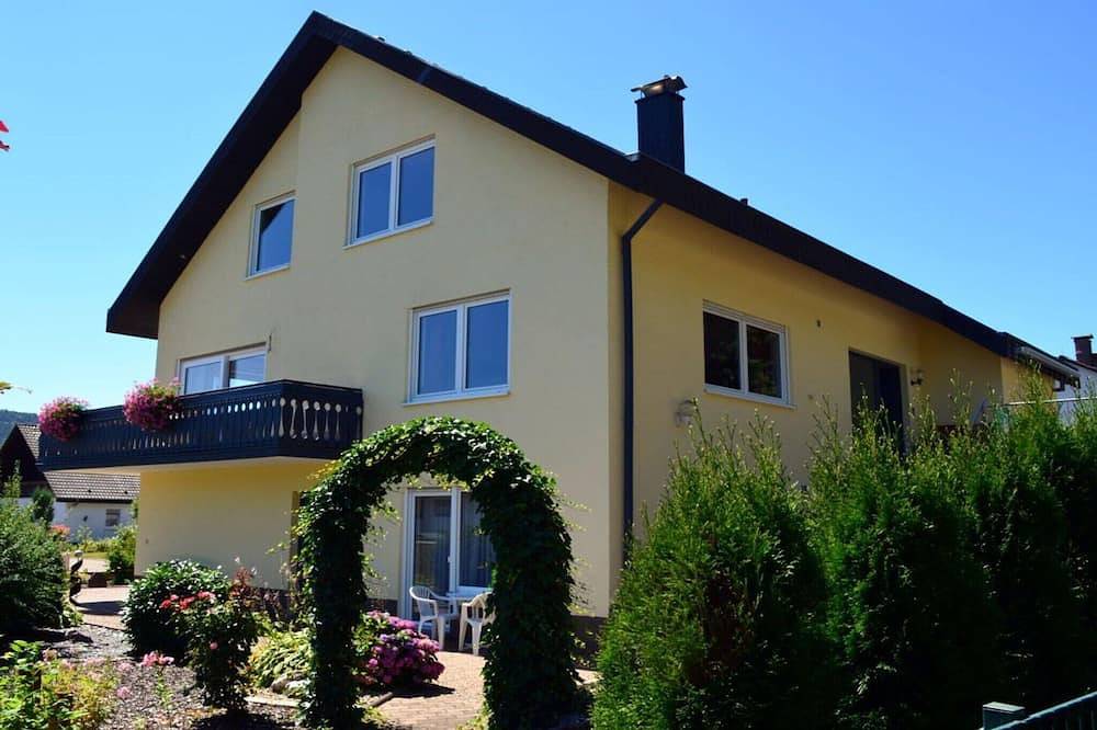 Ferienhaus am Wald mit Pool für 6 Von Belvilla in Silz (Pfalz), Trifelsland