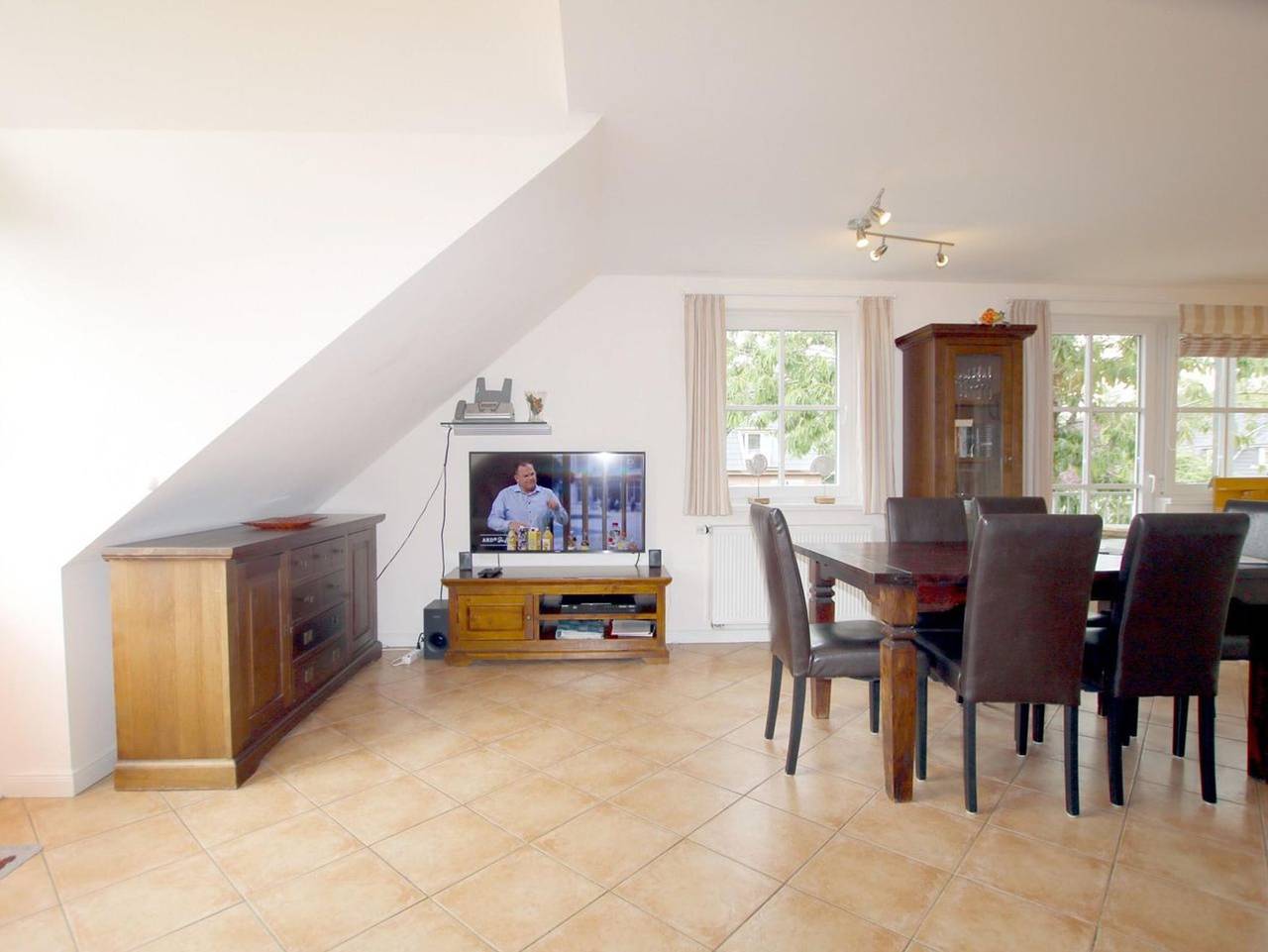 Ganze Ferienwohnung, Wiesenweg 2a, Whg. 3, Ruusfeen - Ferienwohnung mit 3- Zimmern über ca. 100m² im Obergeschoß und Spitzboden in Wyk auf Föhr (Stadt), Wyk auf Föhr