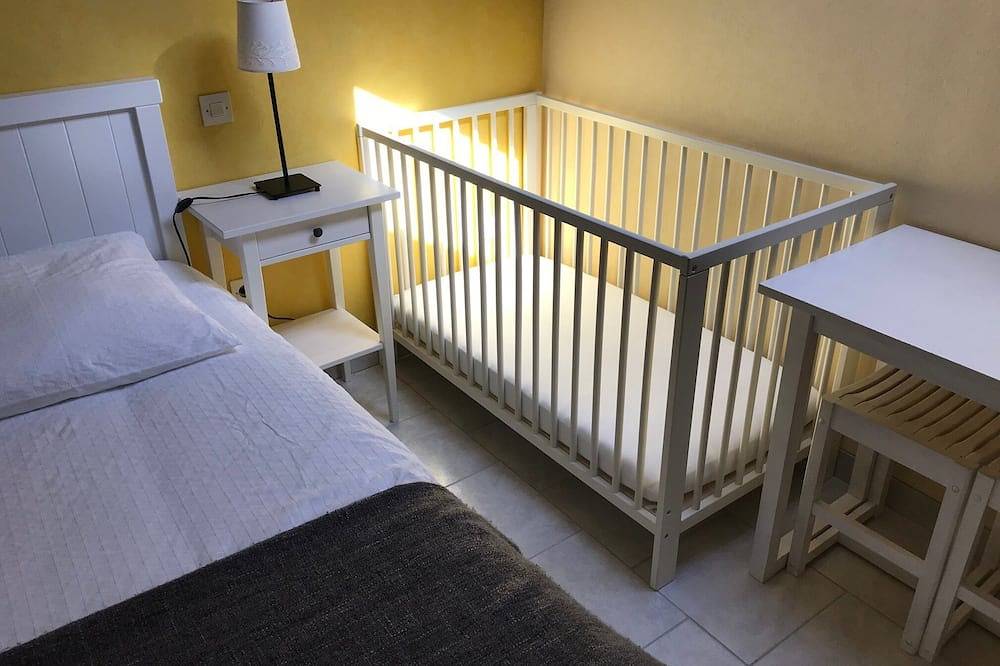Chambre Familiale Mirabelle aux Chambre d'hôtes in Xouaxange, Sarrebourg
