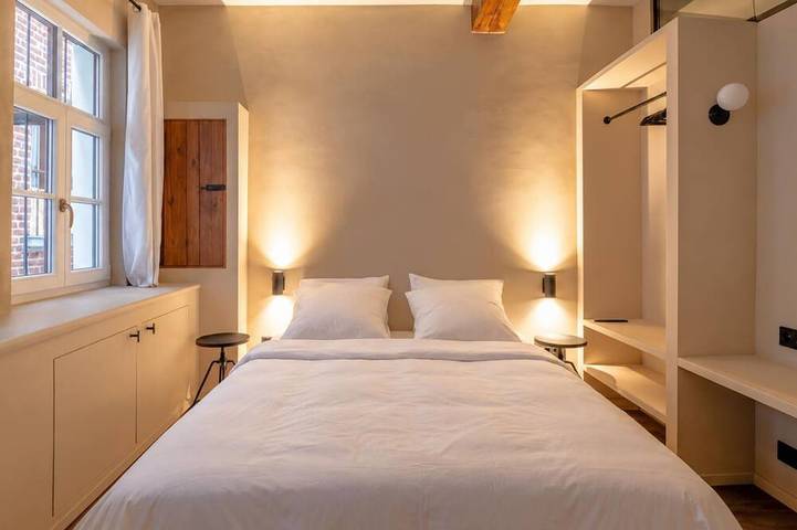 Charming Le Sablon Room with Private Bathroom in Bruxelles, Région de Bruxelles