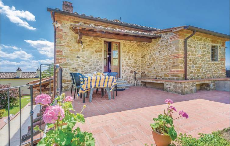 Agriturismo per 4 persone, con terrazza, con animali domestici in Provincia di Pistoia