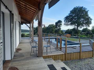 Studio pour 2 personnes, avec piscine ainsi que terrasse et jardin dans le Morbihan