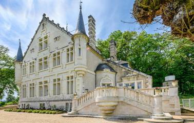 Gîte pour 14 personnes, avec piscine ainsi que jardin et terrasse à Lencloître
