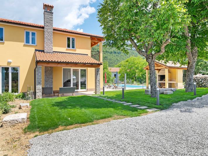 Ferienhaus für 7 Personen, mit Terrasse und Garten sowie Pool, kinderfreundlich