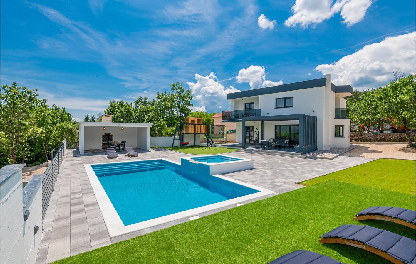 Modernes 200 m² großes Apartment mit Pool, Terrasse und WLAN in der Nähe des Flusses in Imotski, Makarska Riviera