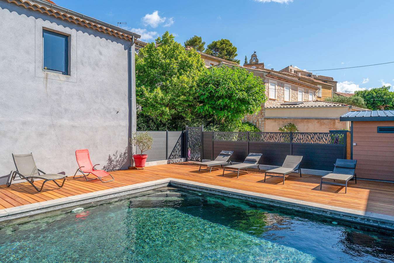 Apartamento entero, Apartamento 'Côté Vigne' con piscina compartida, terraza privada y Wi-Fi in Rasteau, Vaucluse
