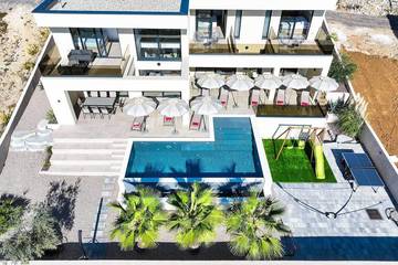 Ferienhaus für 8 Personen, mit Balkon in Jasenice