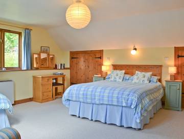 Log Cabin for 2 People in Shropshire, West Midlands, Photo 4