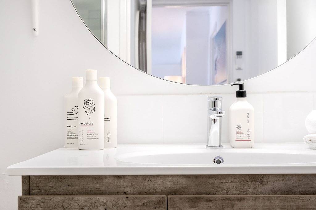 Ganze Wohnung, Peaceful River Front Escape Short walk to Ocean St in Maroochydore, Sunshine Coast