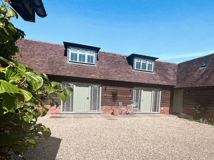 Log cabin for 4 people, with garden in Wiltshire