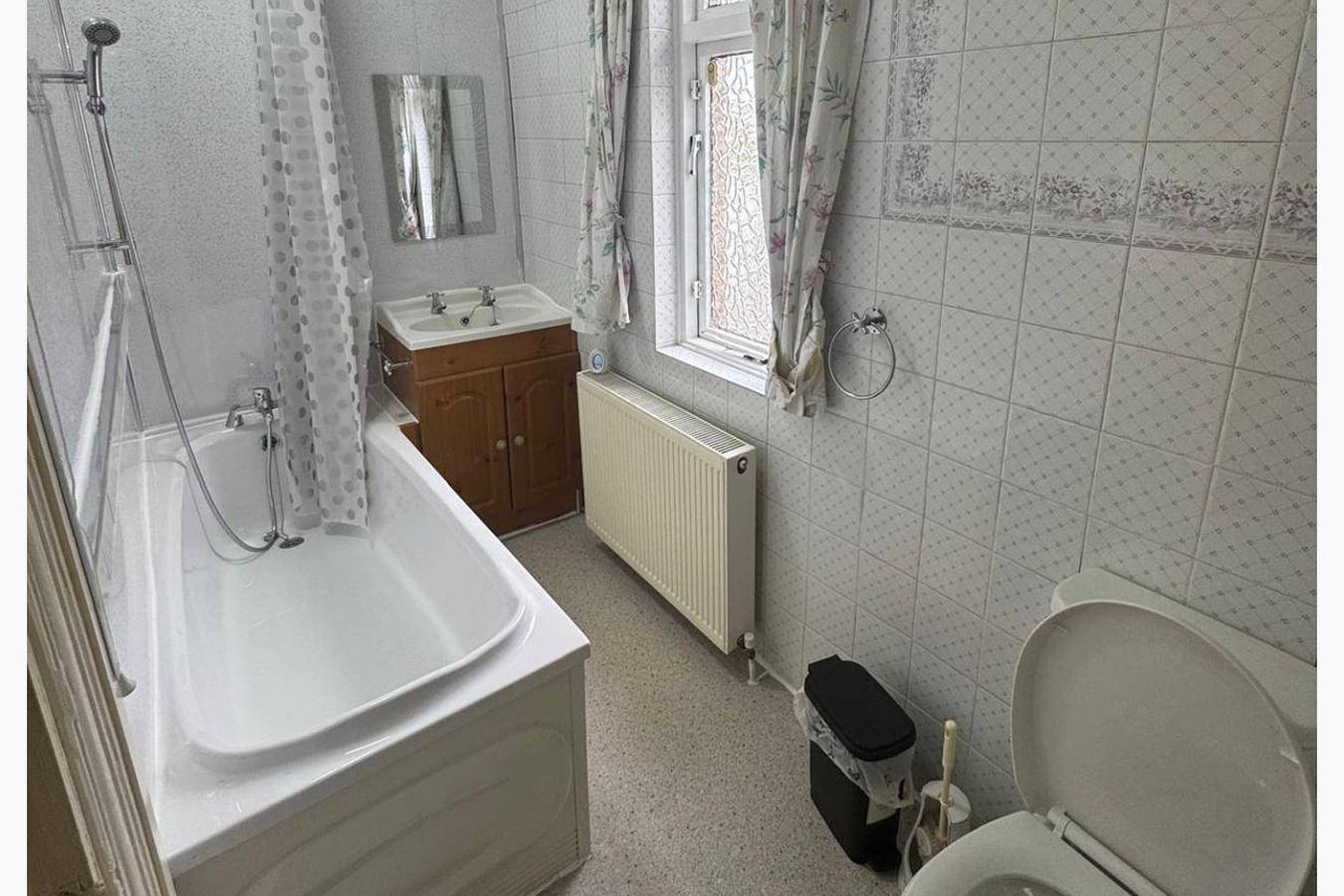 Coventry 4-Bed House, Sleeps 8 with Garden in Coventry, Birmingham und Umgebung