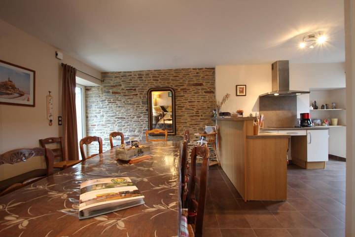Gîte pour 9 personnes, avec jardin, animaux acceptés à Pontorson - 2