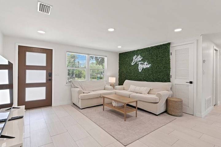 Vacation rental for 8 people, with balcony and yard in Jacksonville Beach