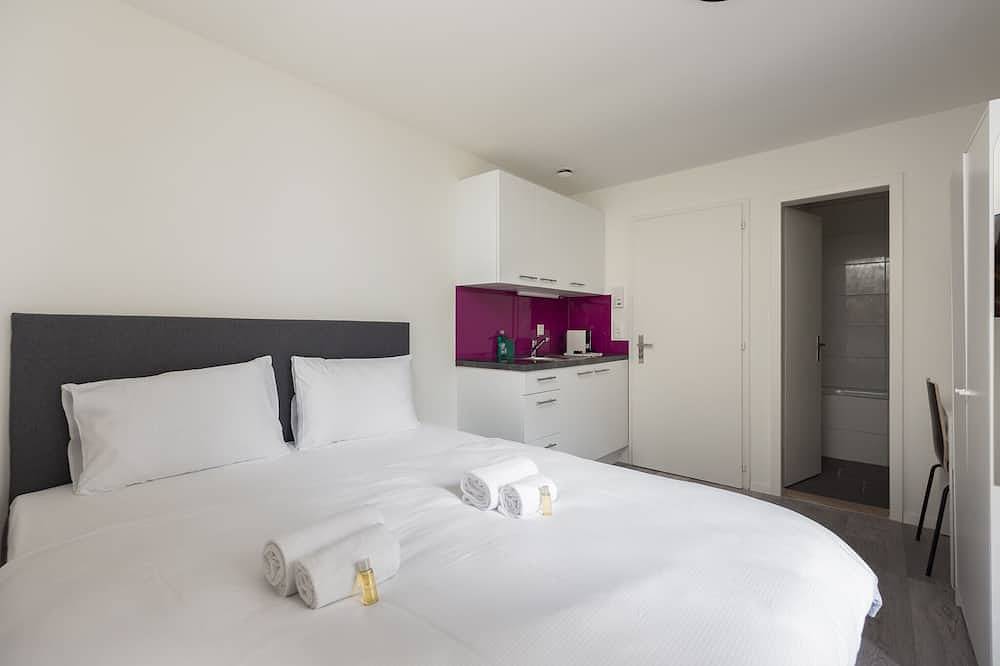 Ganze Wohnung, Urban Oasis with Queen Bed and City View (Be-39) in Zürich, Bezirk Zürich