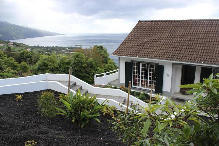 Location de vacances pour 4 personnes, avec jardin et terrasse, animaux acceptés à Lajes do Pico - 2