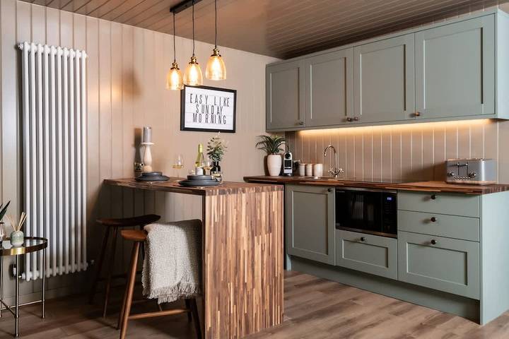 Rabbits Warren - Cotswolds Stay with Sauna and Hot Tub in Wiltshire