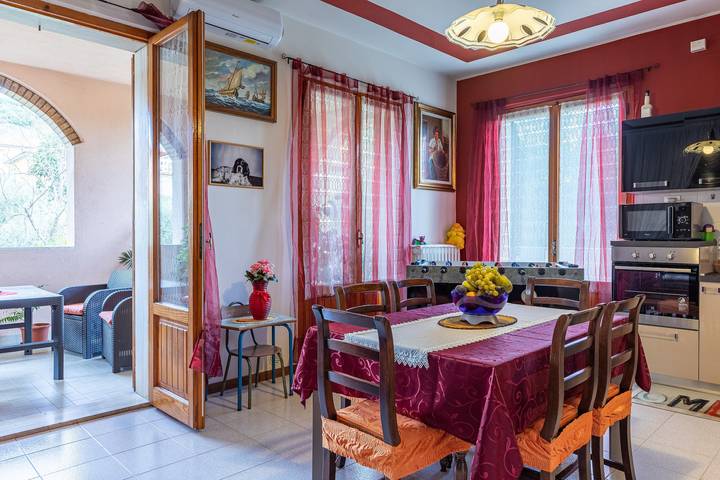 Appartamento intero, Appartamento "El Giardino delle Rose" con terrazza privata e Wi-Fi in Rapolano Terme, Siena e dintorni