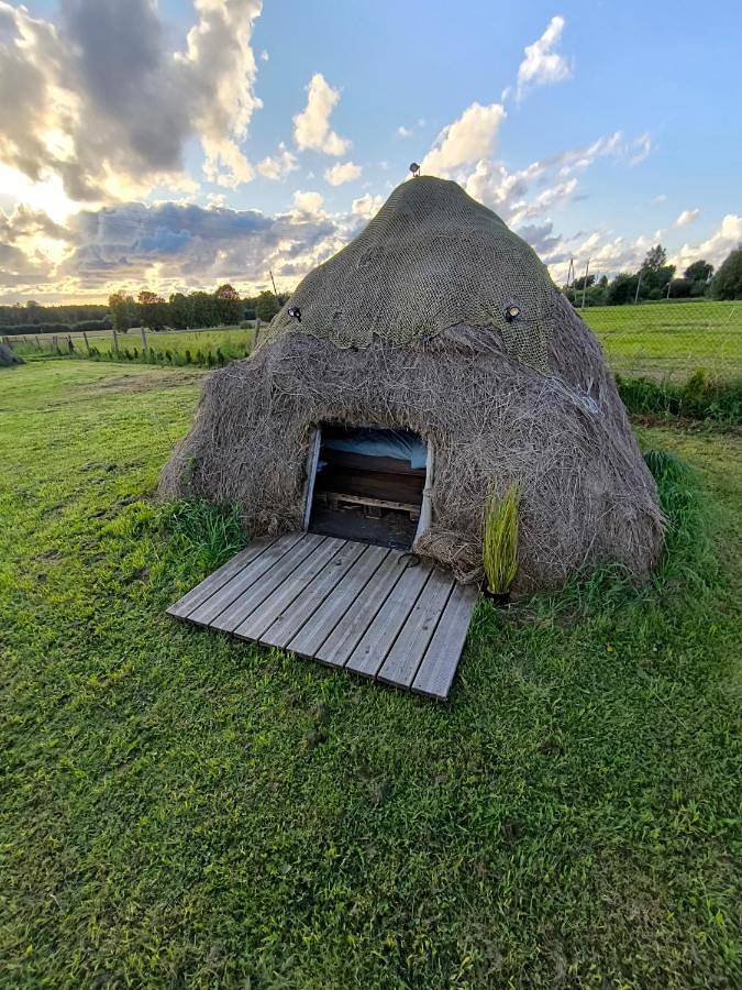 Camping voor 2 personen, with whirlpool and terras as well as tuin and sauna in Letland