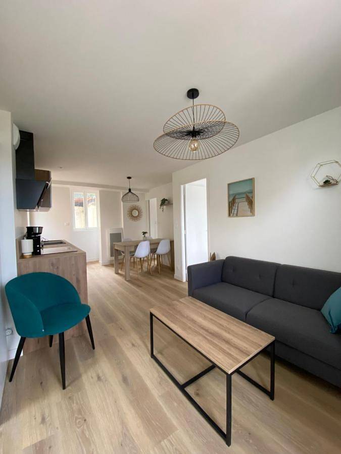 Gîte pour 4 personnes, avec terrasse dans Saint-Martin de Bréhal - 2