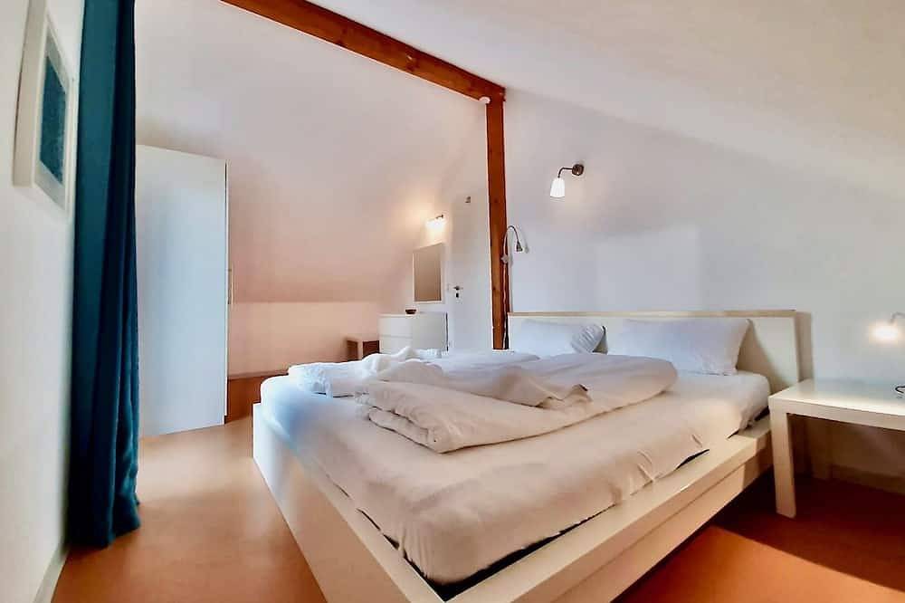 Ferienhaus Wolthuser Warf 2 – emden und meer - stadtnah mit Garten & Bootssteg in Emden, Ostfriesland