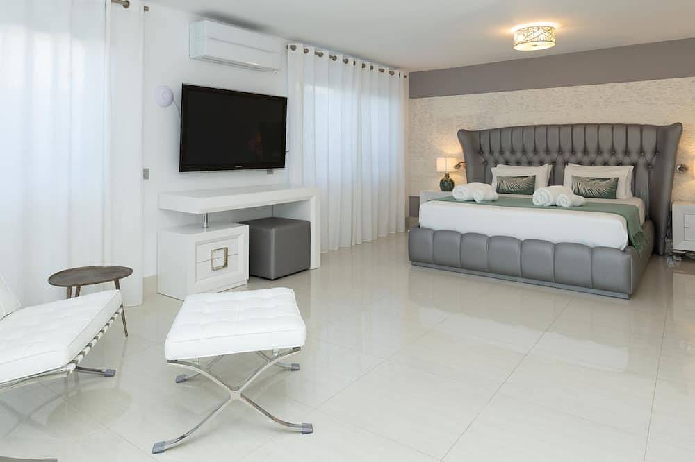 Luxury Villa. 300 meters from beach and 10min from golf. in Carib Playa, Marbella