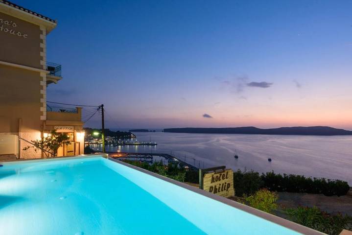 Location de vacances pour 2 personnes, avec piscine ainsi que vue et jardin, adapté aux familles dans Pýlos - 4