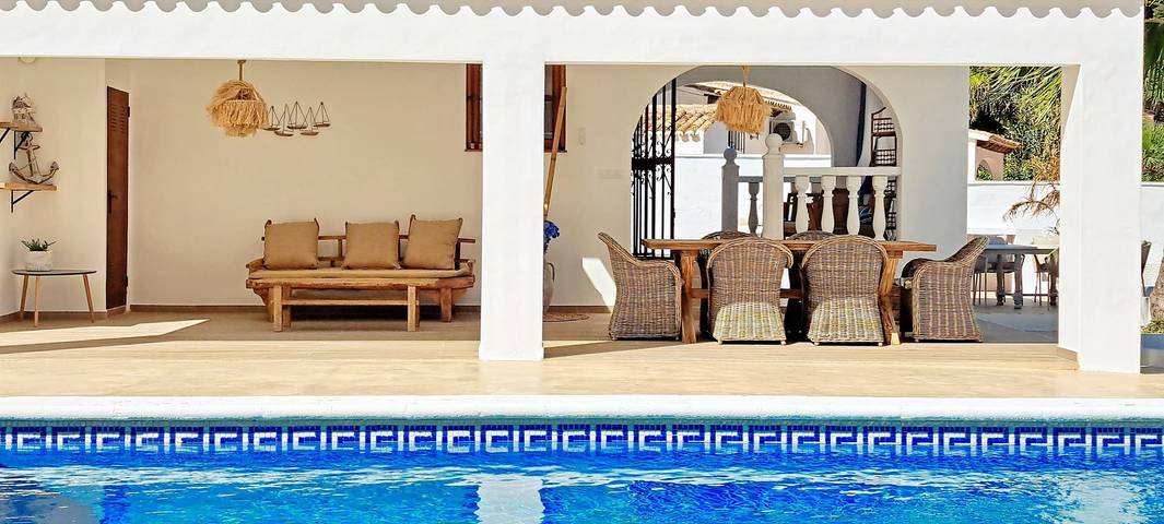 Chalet para 4 personas, con jardín y piscina, Familias con niños en Marina Alta
