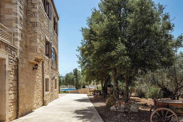 Villa Saridakis! Piscine privée, salle de gym, piscine pour enfants, à distance de marche des tavernes! in Région de Réthymnon