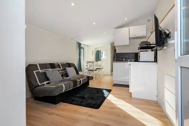Appartement entier, Maison de vacances 'Ty Melen' avec terrasse partagée, jardin partagé et Wi-Fi in Locmiquélic, Côte des Mégalithes
