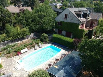 Gîte pour 14 personnes, avec piscine et jardin à Ispagnac