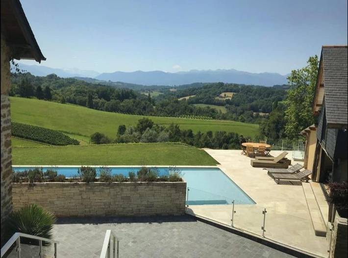 Gîte pour 3 personnes, avec piscine ainsi que terrasse et vue à Lasseube - 4