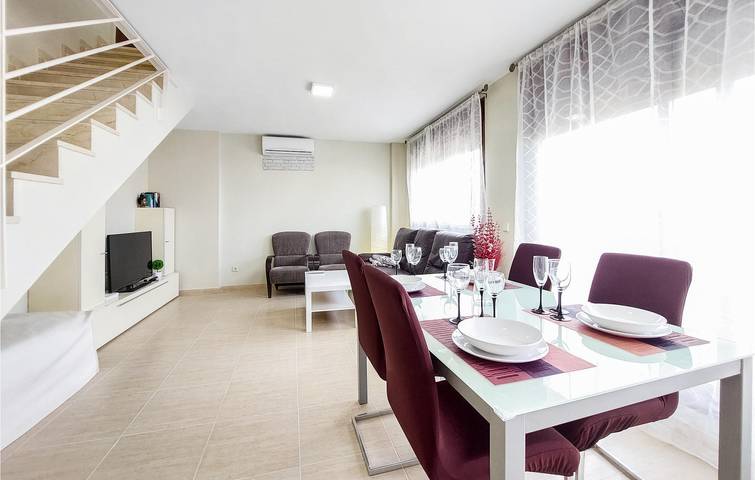 Apartamento vacacional entero, Acogedor alquiler de 90m² con aire acondicionado, aparcamiento, piscina, terraza y WiFi in Panoramica Golf (Vinaros), San Jorge