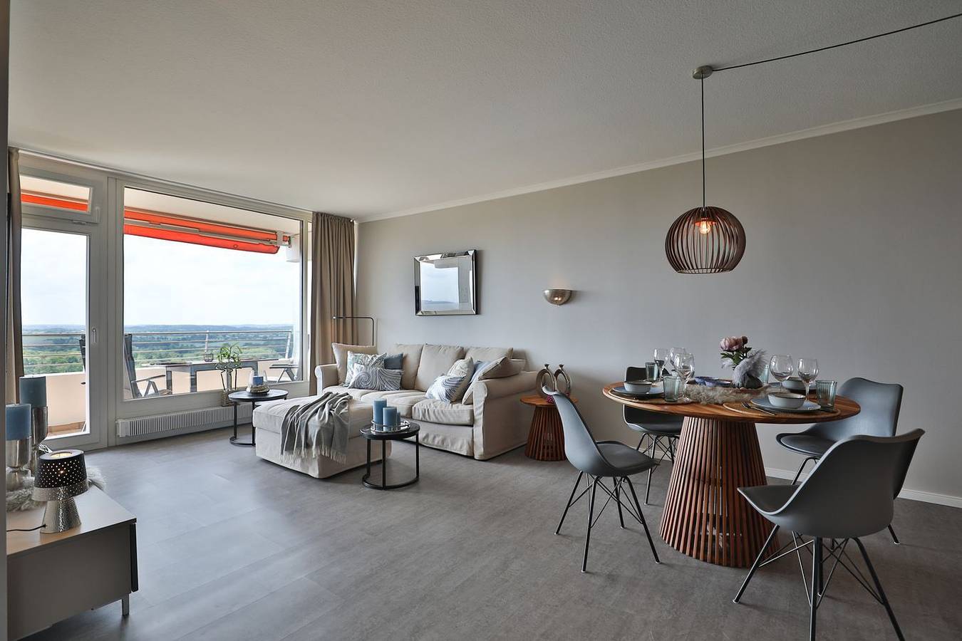 Entire apartment, Luxuriöse 2-Zimmer-Ferienwohnung mit Balkon und Meerblick am Timmendorfer Strand in Timmendorfer Strand, East Holstein