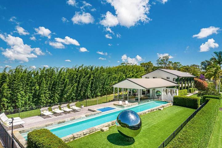 Feriehus for 18 personer, med have og pool - 1