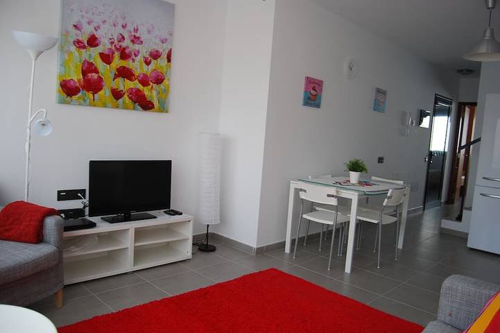 Ganze Wohnung, Neues Apartment Mit Großer Terrasse, Hell, Berg- Und Meerblick in Piedra Playa, La Oliva