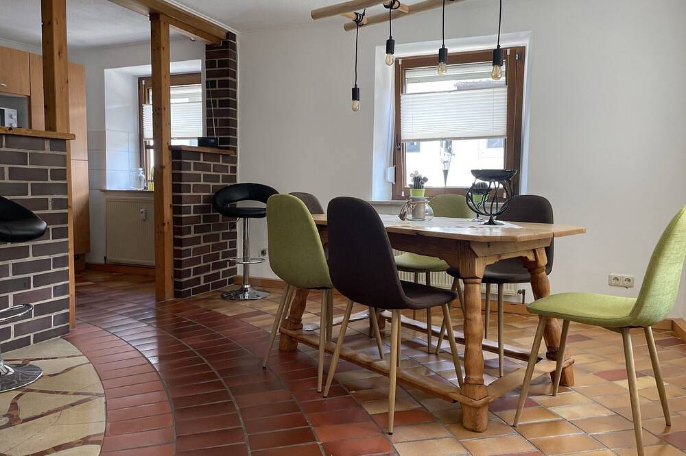 Apartamento entero, Gemütliche Ferienwohnung Direkt am Fahrrad- Wanderweg / 2 Gehminuten vom Badesee in Heiligenstadt, Franconia Suiza