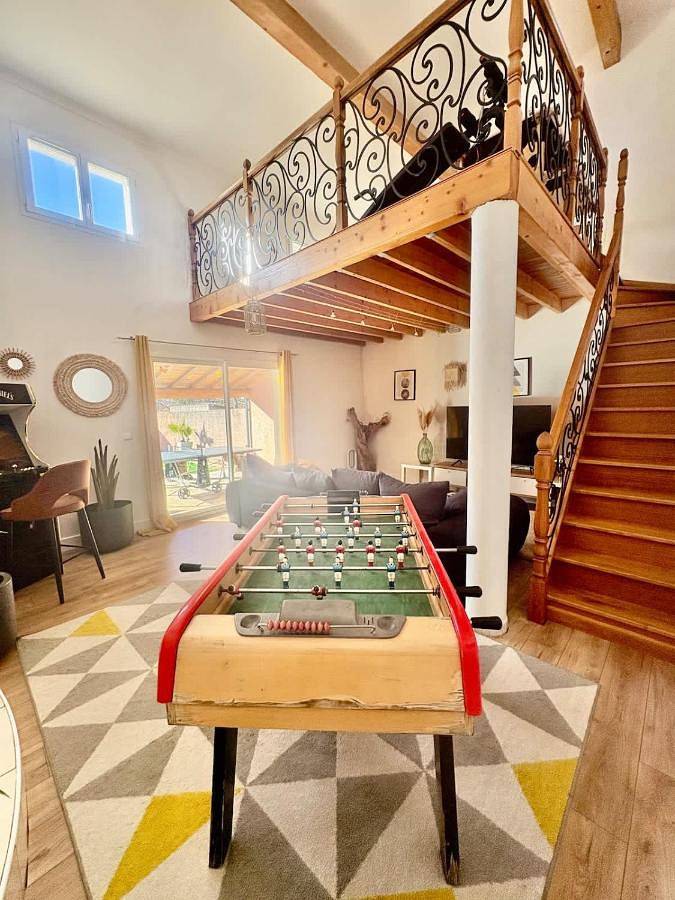 Location de vacances pour 10 personnes, avec Jardin et Piscine à Claret