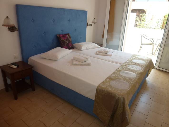 Διαμερίσματα διακοπών για 3 άτομα, με κήπο και μπαλκόνι στις Μπενίτσες (Κέρκυρα)