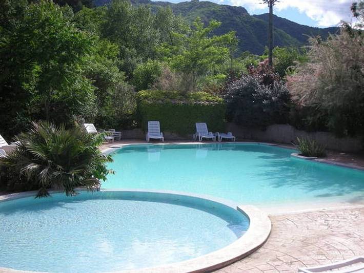 Chalet pour 4 personnes, avec piscine ainsi que terrasse et jardin en Ardèche - 2