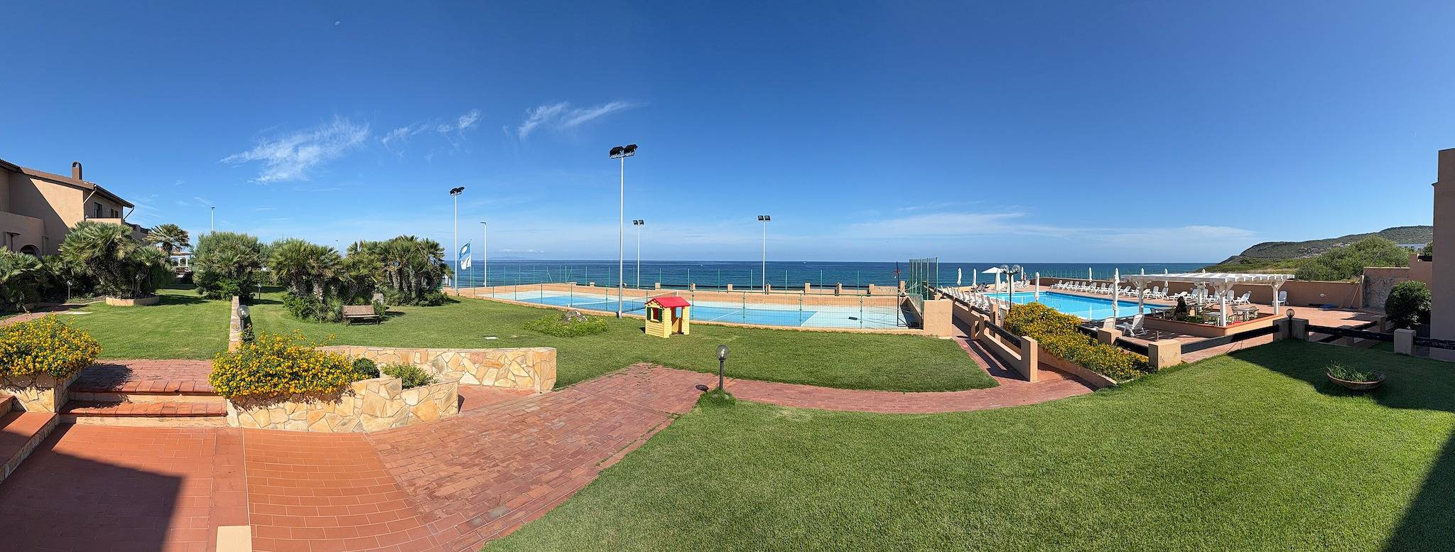 Appartamento intero, Appartamento 'Villa Elena' con Vista Mare, Piscina in Comune e Aria Condizionata in Lu Bagnu, Castelsardo