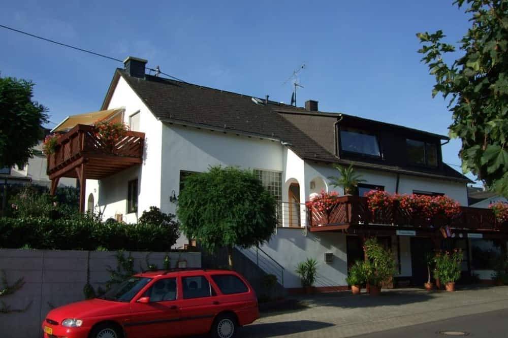 Ganze Wohnung, Die Wohnung hat eine einmalig schöne Lage, direkt an der Mosel mit großem Balkon in Lösnich, Bernkastel-Kues & Umgebung