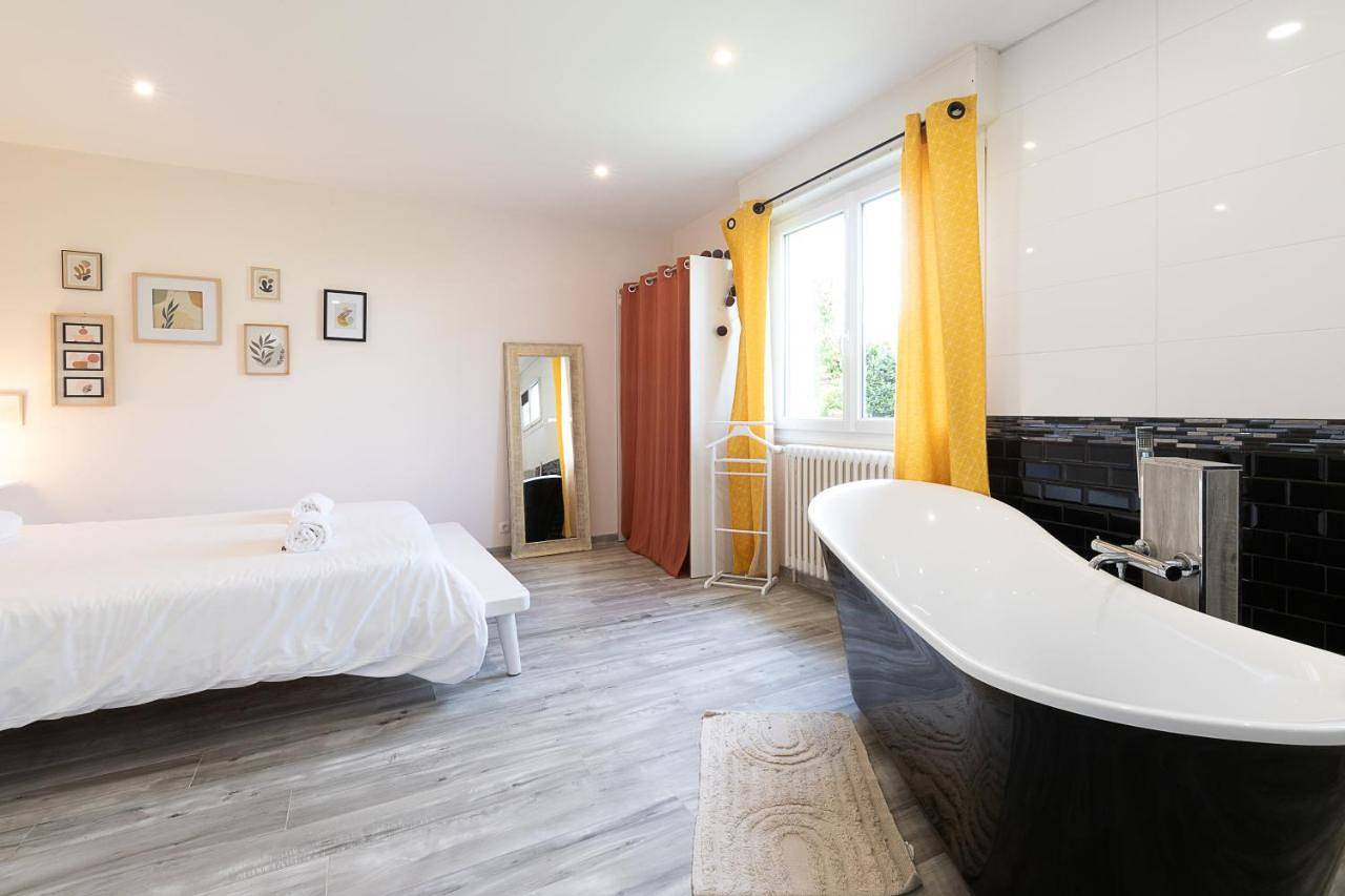 Appartement entier, Maison familiale - Spacieuse - Wifi - Parking in Sainte-Anne-d'Auray, Côte des Mégalithes