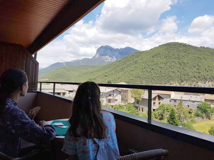 Gîte pour 3 personnes, avec piscine et terrasse à Labuerda